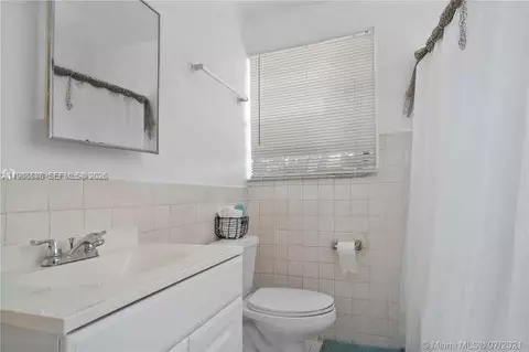 Bath - 52 E 50th Pl, Hialeah, FL 33013 photo 2 of 3