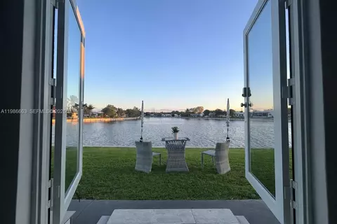 8312 NW 59th St, Tamarac, FL 33321