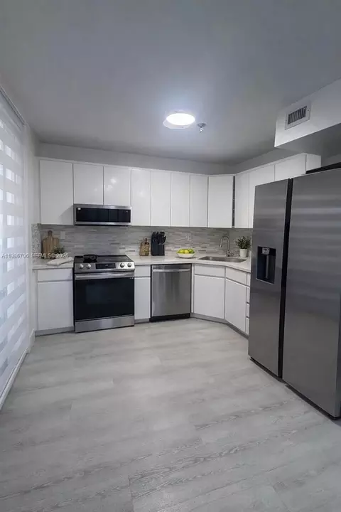 671 NE 195th St #219-E, Miami, FL 33179
