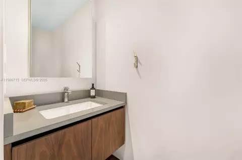 Bath - 21 Stillwright Way, Key Largo, FL 33037 photo 1 of 6
