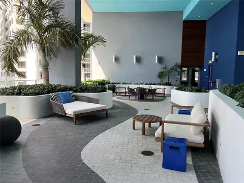 Exterior - 1300 Brickell Bay Dr #1606, Miami, FL 33131 photo 4 of 6
