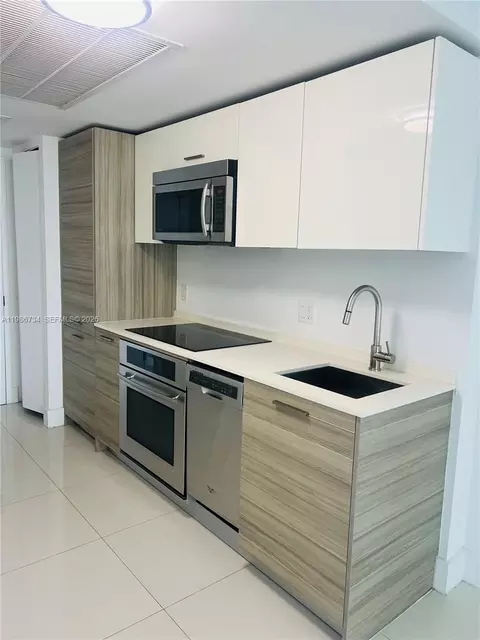 Kitchen - 1300 Brickell Bay Dr #1606, Miami, FL 33131 photo 1 of 1