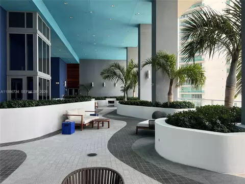 Exterior - 1300 Brickell Bay Dr #1606, Miami, FL 33131 photo 3 of 6