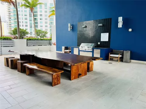 Exterior - 1300 Brickell Bay Dr #1606, Miami, FL 33131 photo 1 of 6