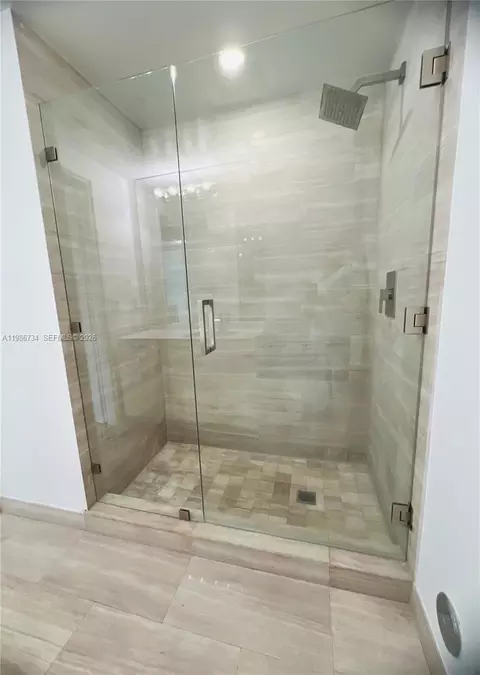Bath - 1300 Brickell Bay Dr #1606, Miami, FL 33131 photo 3 of 3