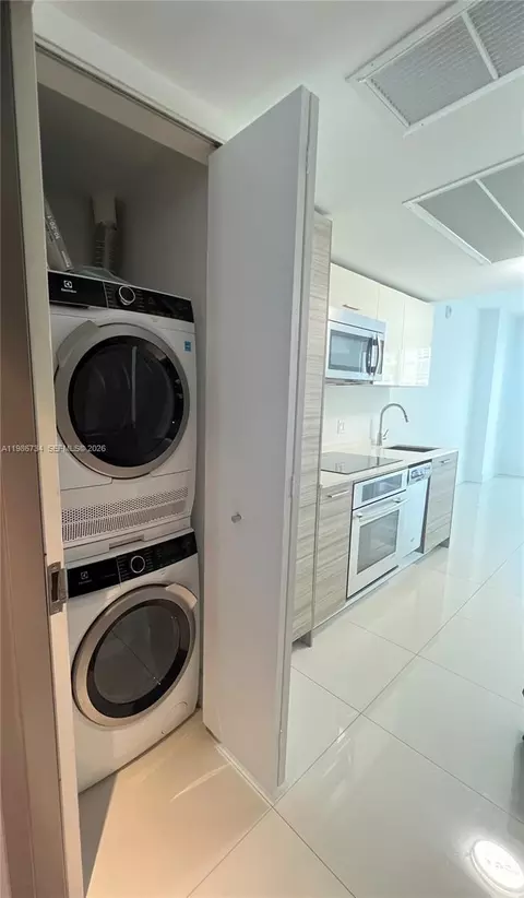 Other - 1300 Brickell Bay Dr #1606, Miami, FL 33131 photo 5 of 9