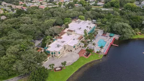 9461 Evergreen Pl #305, Davie, FL 33324