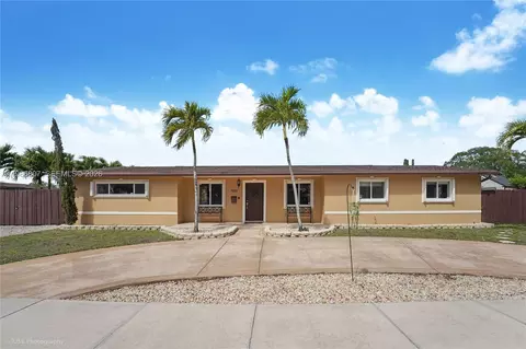 7921 NW 178th St, Hialeah, FL 33015