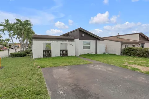 10532 SW 21st Ln, Miami, FL 33165