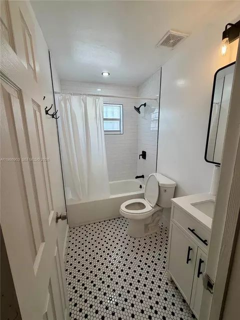 Bath - 11201 NE 3rd Ave, Miami, FL 33161 photo 1 of 4