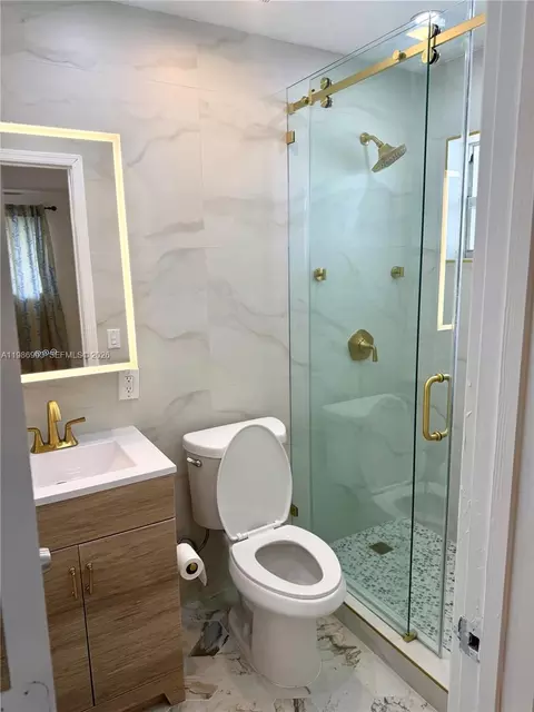 Bath - 11201 NE 3rd Ave, Miami, FL 33161 photo 3 of 4