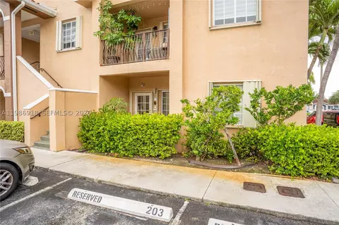 17425 NW 75th Pl #101, Hialeah, FL 33015