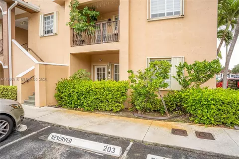 17425 NW 75th Pl #101, Hialeah, FL 33015