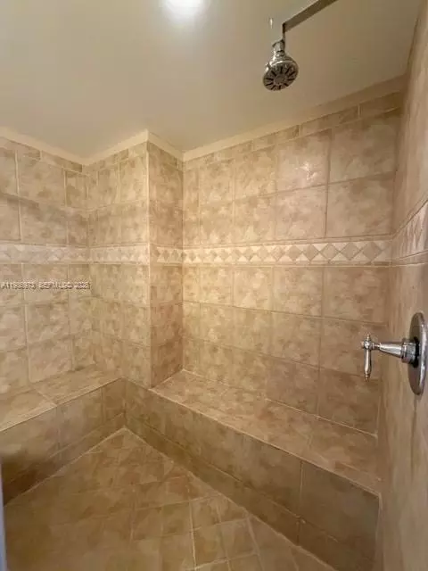 Bath - 888 S Douglas Rd #PH11, Coral Gables, FL 33134 photo 2 of 3