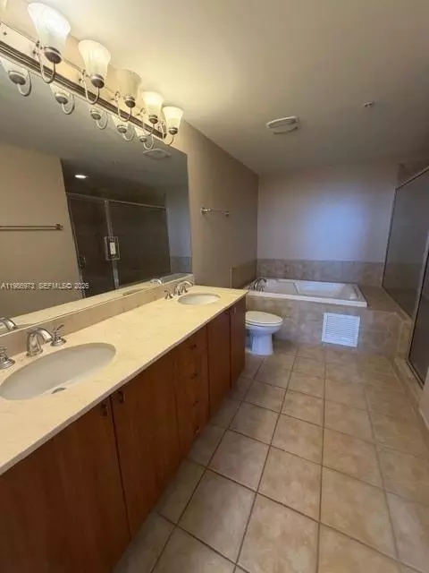 Bath - 888 S Douglas Rd #PH11, Coral Gables, FL 33134 photo 1 of 3
