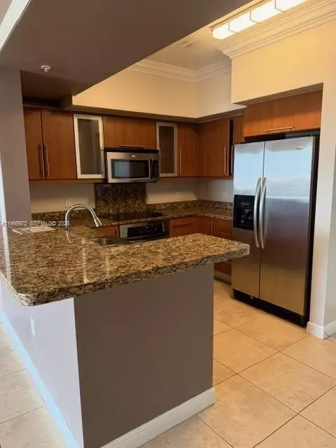 Kitchen - 888 S Douglas Rd #PH11, Coral Gables, FL 33134 photo 2 of 5