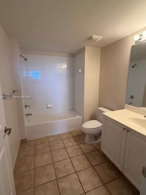 Bath - 888 S Douglas Rd #PH11, Coral Gables, FL 33134 photo 3 of 3