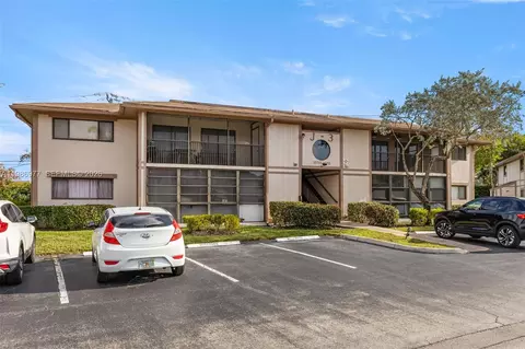 10709 W Clairmont Cir #111, Tamarac, FL 33321