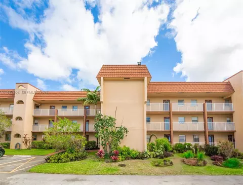 8951 Sunrise Lakes Blvd #105, Sunrise, FL 33322