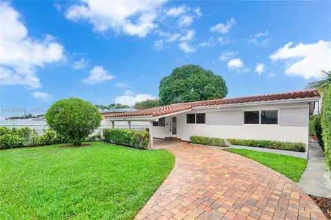 733 W 32 St, Hialeah, FL 33012