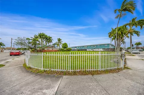 895 NW 45th Ave, Miami, FL 33126