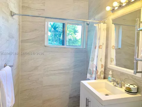 Bath - 2 NE 45th St, Miami, FL 33137 photo 3 of 5