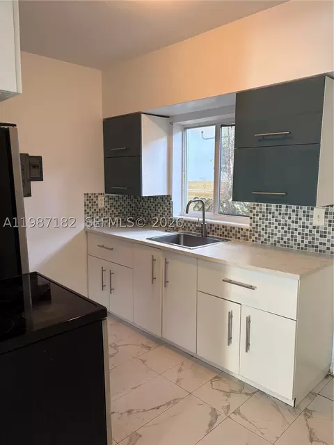 Kitchen - 2 NE 45th St, Miami, FL 33137 photo 5 of 6