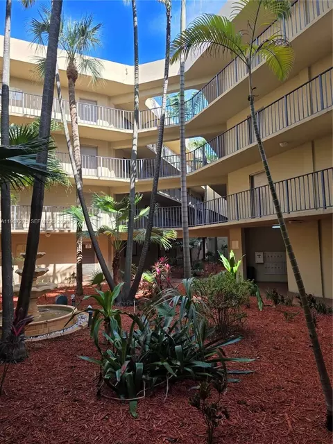 8615 NW 8th St #319, Miami, FL 33126