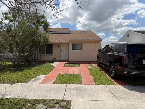 9612 Grand Canal Dr, Miami, FL 33174