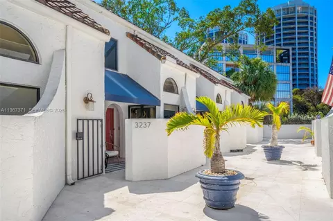 3237 Mary St #6, Miami, FL 33133