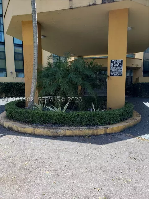 11800 SW 18th St #327-4, Miami, FL 33175