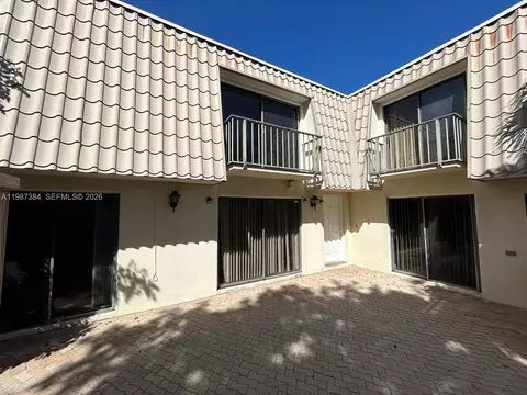1700 Embassy Dr #204, West Palm Beach, FL 33401