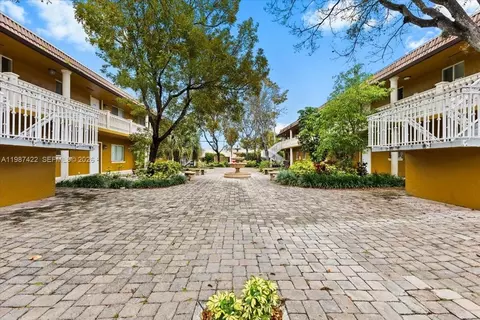 2323 Van Buren St #208, Hollywood, FL 33020
