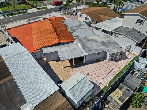 View/Area - 871 SE 5th Pl, Hialeah, FL 33010 photo 3 of 9