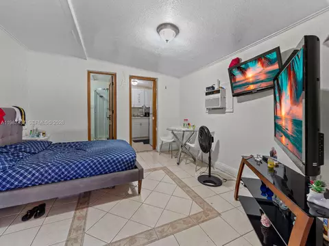 Bedroom - 871 SE 5th Pl, Hialeah, FL 33010 photo 5 of 6
