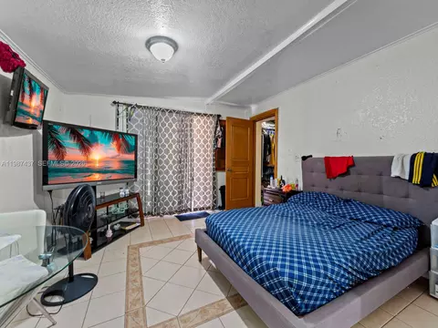 Bedroom - 871 SE 5th Pl, Hialeah, FL 33010 photo 6 of 6