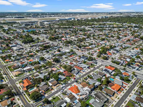 View/Area - 871 SE 5th Pl, Hialeah, FL 33010 photo 8 of 9