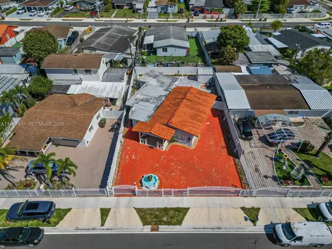 View/Area - 871 SE 5th Pl, Hialeah, FL 33010 photo 2 of 9