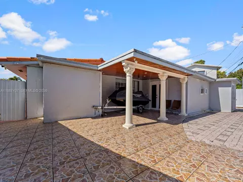 Exterior - 871 SE 5th Pl, Hialeah, FL 33010 photo 5 of 7