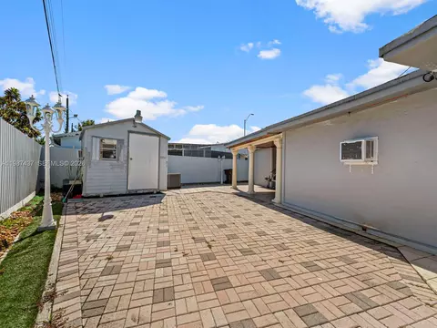 Exterior - 871 SE 5th Pl, Hialeah, FL 33010 photo 7 of 7