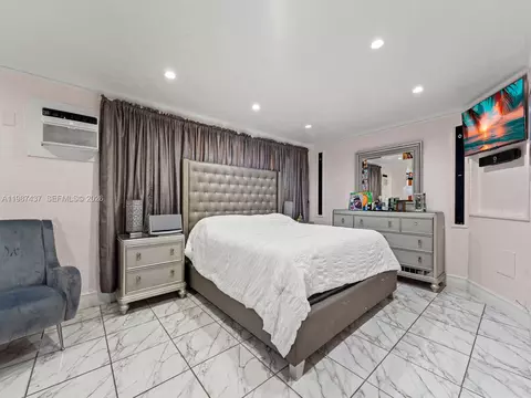 Bedroom - 871 SE 5th Pl, Hialeah, FL 33010 photo 1 of 6