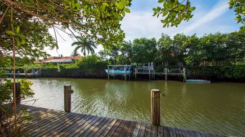 2135 Island Dr, Vero Beach, FL 32963