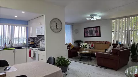 9400 Lime Bay Blvd #315, Tamarac, FL 33321