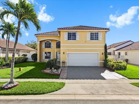 1041 NW 189th Ave, Pembroke Pines, FL 33029