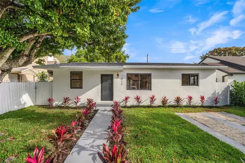 1017 NW 47th St, Miami, FL 33127