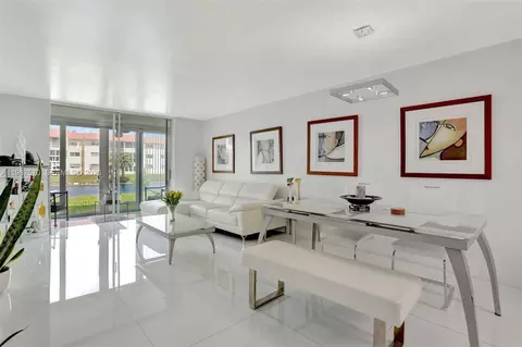 2931 E Sunrise Lakes Dr #109, Sunrise, FL 33322