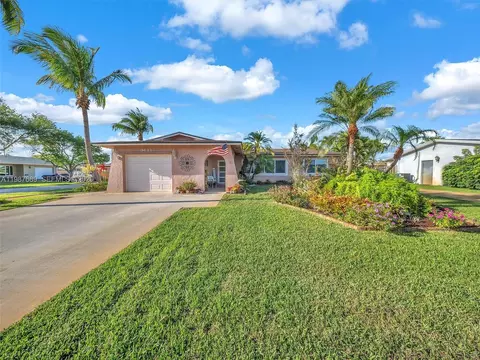 9621 NW 8th St, Pembroke Pines, FL 33024