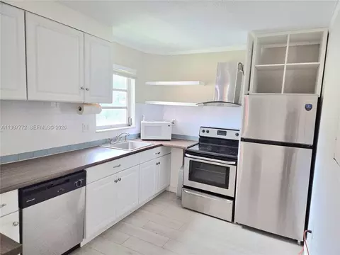 1700 NE 191st St #100, Miami, FL 33179