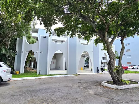1700 NE 191st St #100, Miami, FL 33179