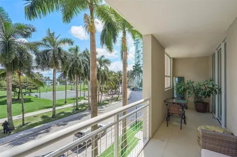 2000 N Bayshore Dr #211, Miami, FL 33137
